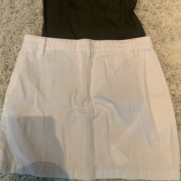White button skirt - Picture 4 of 4